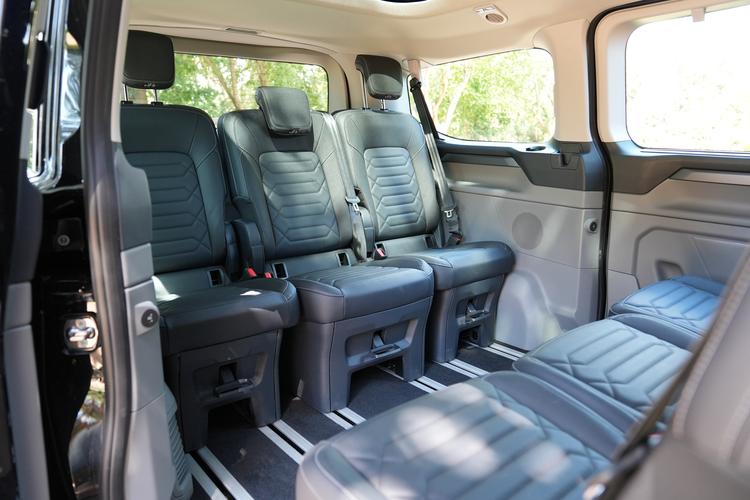 FORD TOURNEO CUSTOM 340 L2 ELECTRIC RWD 160kW 65kWh H1 Zetec 8 seater Auto
